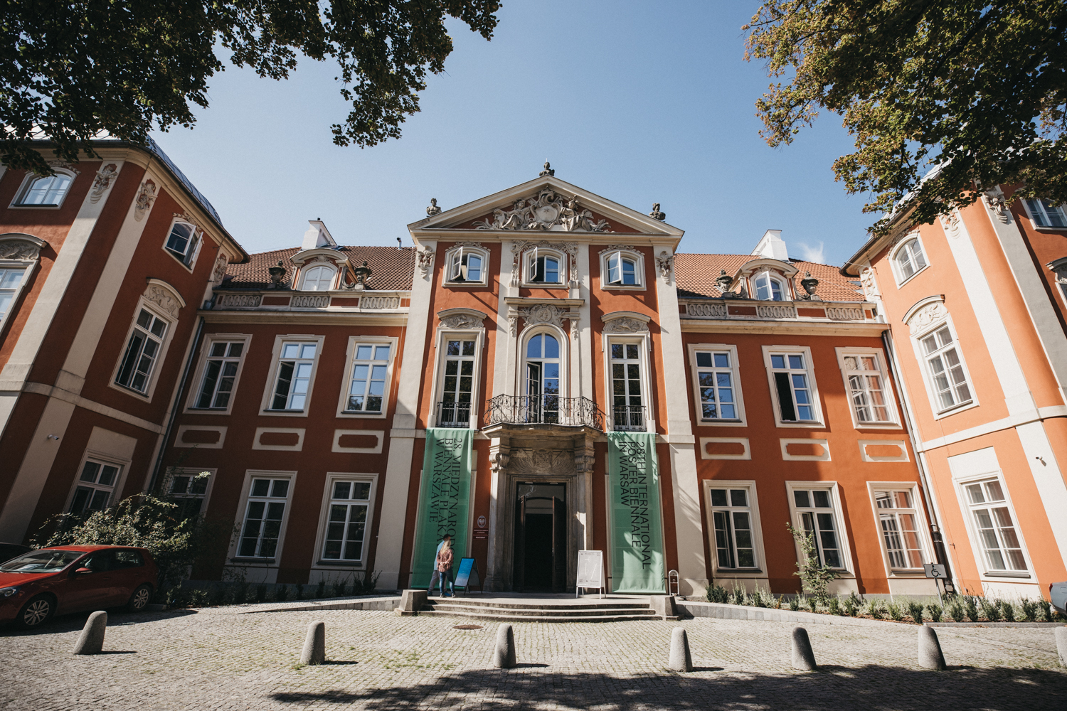 Zainstalowana na fasadzie Pałacu Czapskich identyfikacja graficzna festiwalu