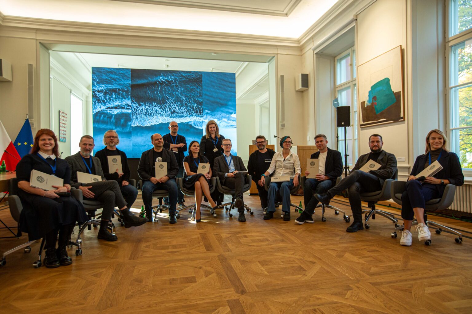 Przedstawiciele miast z dyplomami