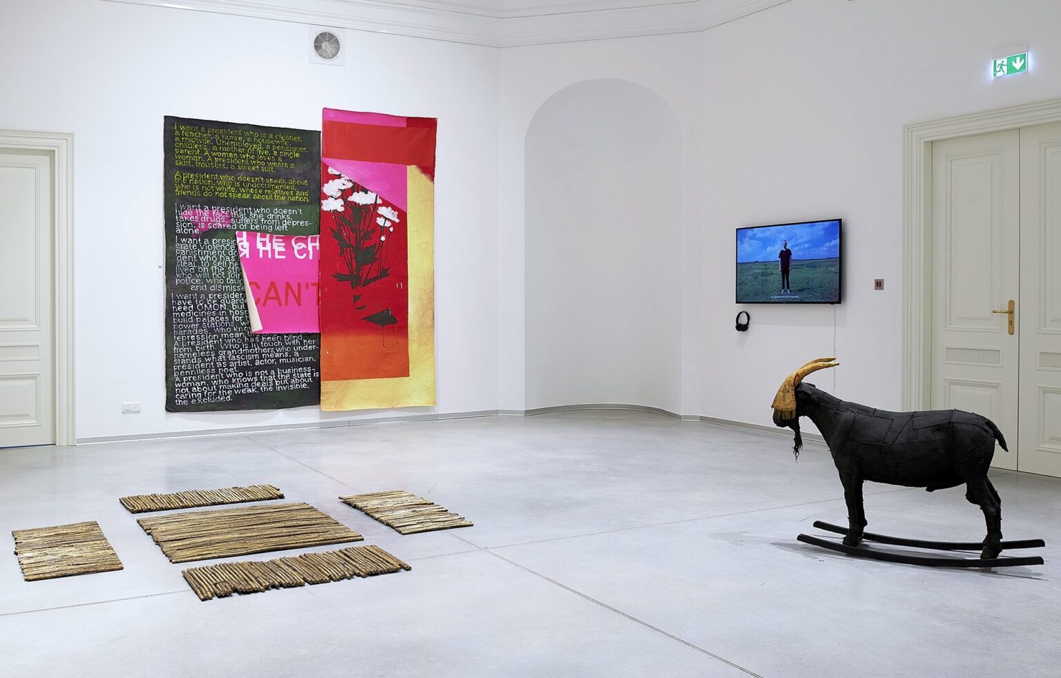 W przestrzeni wystawowej Salonu są multidyscyplinarne prezentowane prace