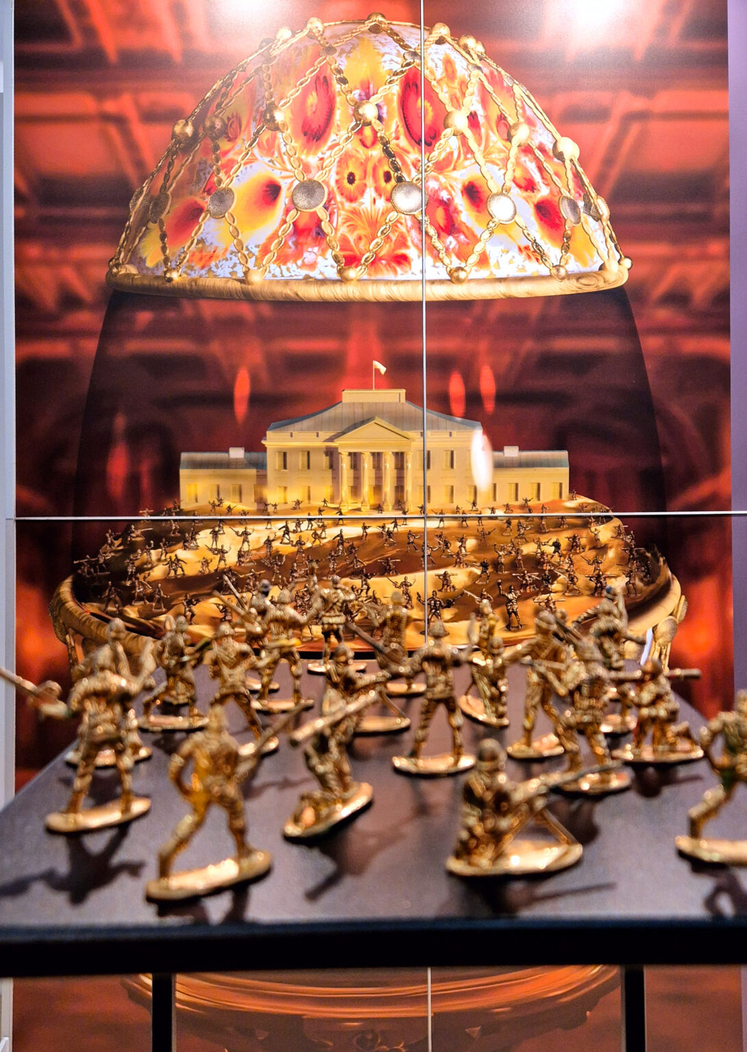 Praca studencka prezentowana podczas wystawy "Syndrom nadmiaru".