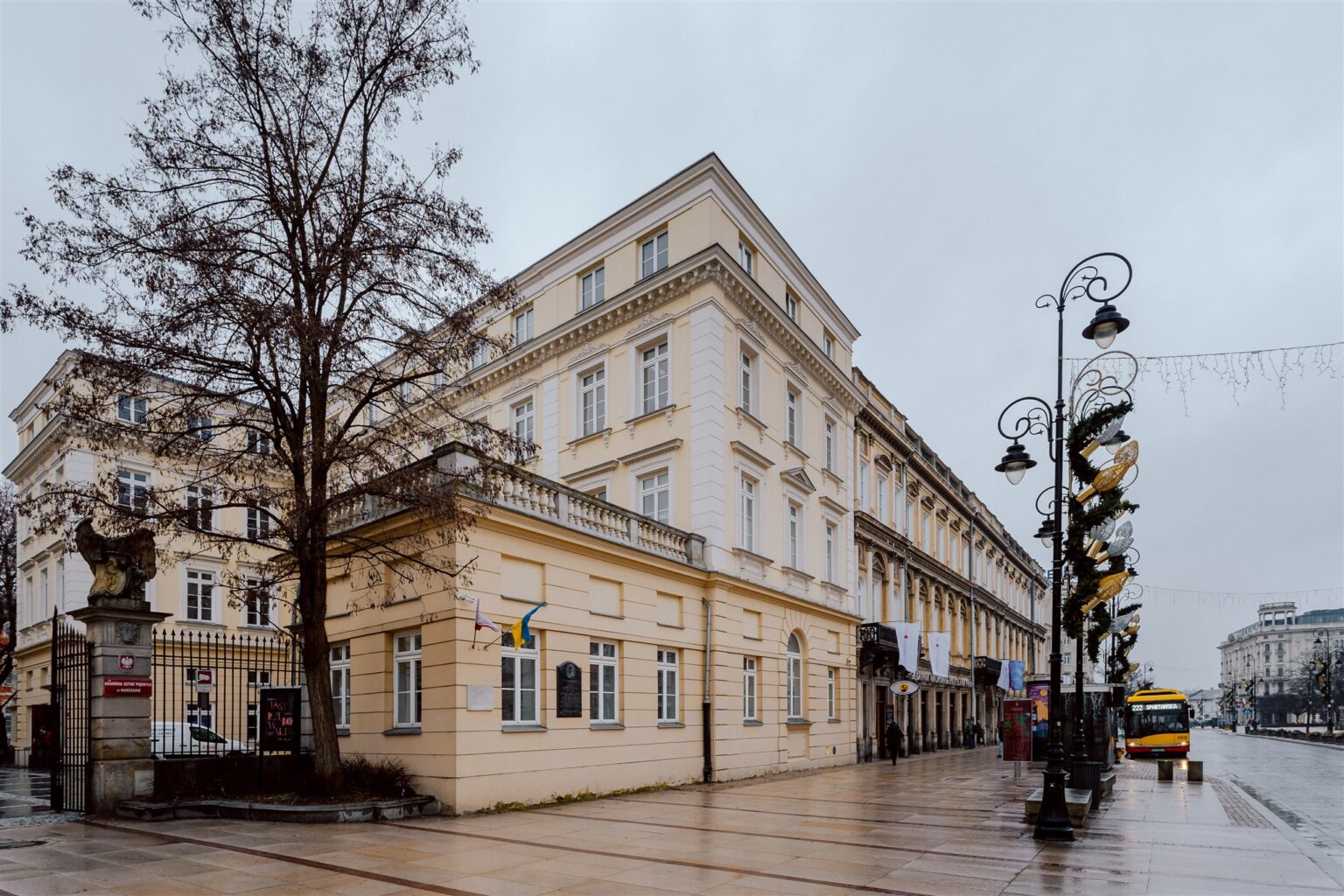 Widok budynku od strony ulicy