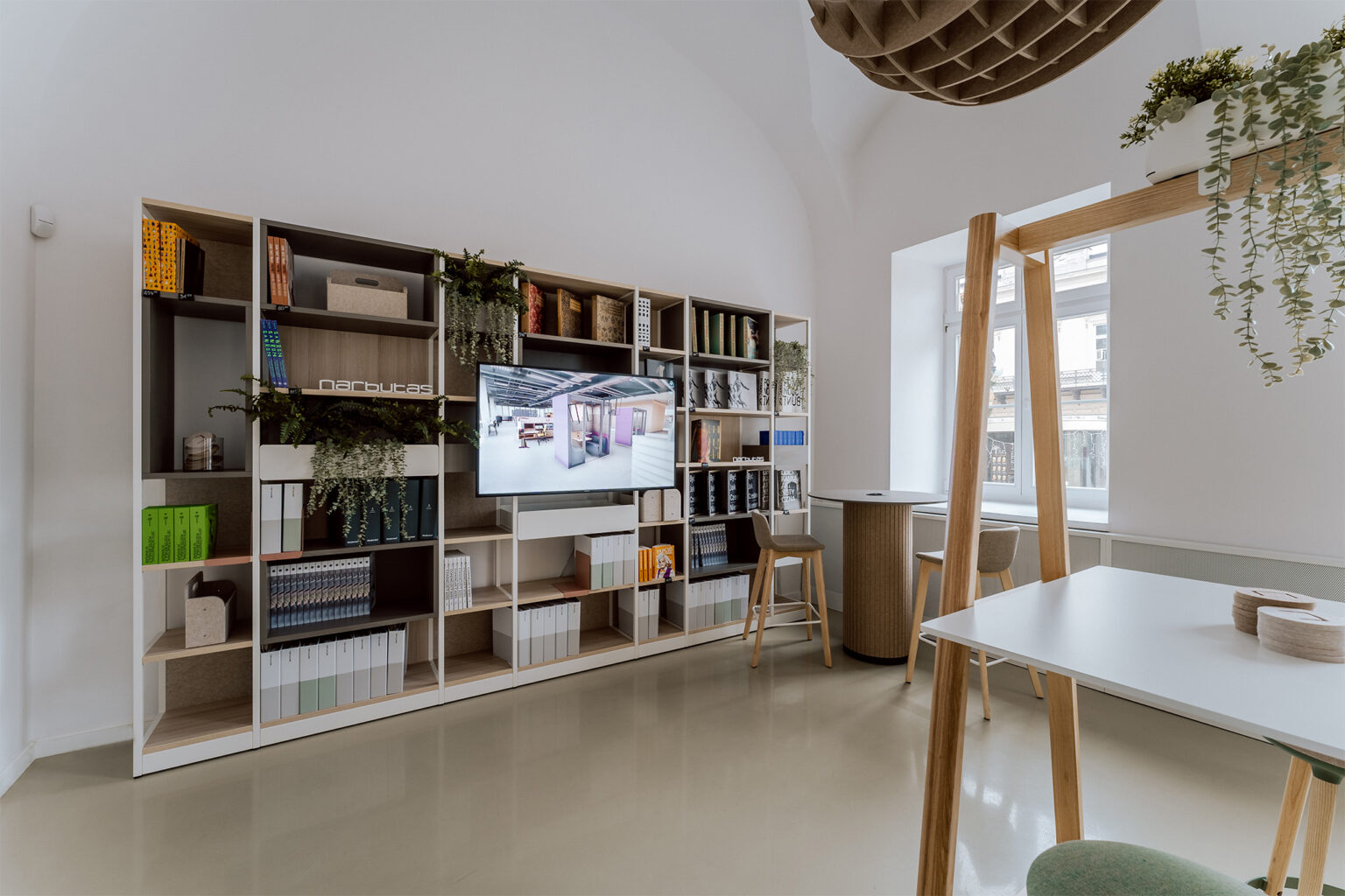 Nowocześnie umeblowane, jasne wnętrze