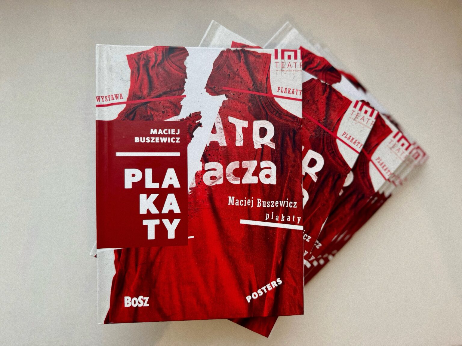 Zdjęcie książek wyd.BOSZ pt. "PLAKATY" Maciej Buszewicz zdj.Anita Lewandowska